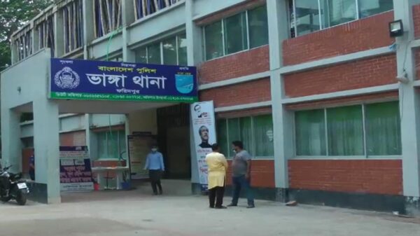 ভাঙ্গায় স্বর্ন ছিনতাইয়ের ঘটনায় পুলিশ আটক