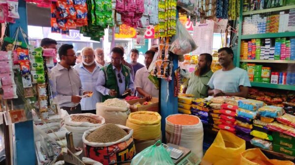 চিনির পাইকারি ও খুঁচরা দোকানে ভোক্তা অধিদপ্তরের অভিযান