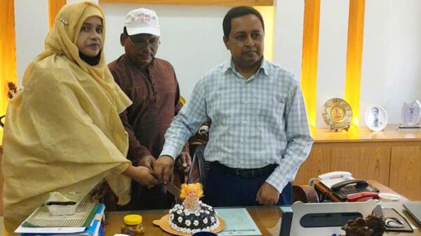 ফরিদপুরের জেলা প্রশাসকের সাথে নারী উদ্যোক্তা লাকি ইসলামের সৌজন্য সাক্ষাত
