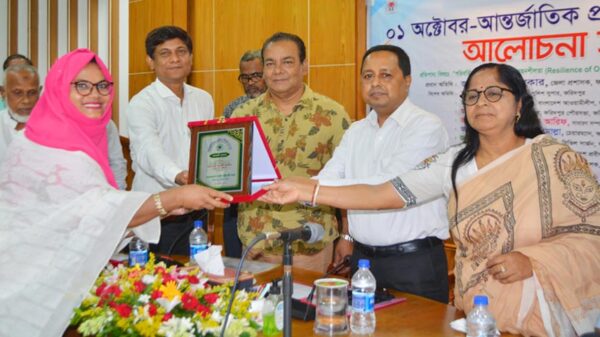 বর্ণাঢ্য আয়োজনে ফরিদপুরে আন্তর্জাতিক প্রবীণ দিবস পালিত