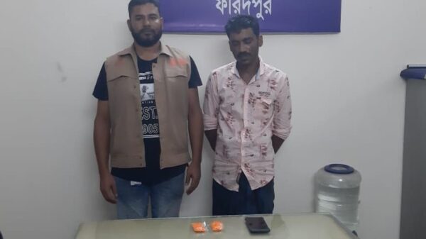 ডিবির অভিযানে ইয়াবাসহ মাদক কারবারি গ্রেফতার