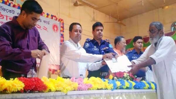 মধুখালীতে বীরমুক্তিযোদ্ধাদের সার্টিফিকেট ও স্মার্ট কার্ড বিতরণ