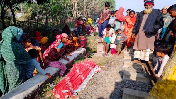 চলন্ত ট্রেনে আঘাতে প্রতিবন্ধী নারীর মৃত্যু