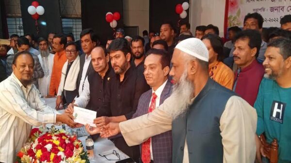 বসুন্ধরা মিডিয়া অ্যাওয়ার্ড পাওয়ায় সাংবাদিক তমিজউদদীন তাজকে সম্মাননা