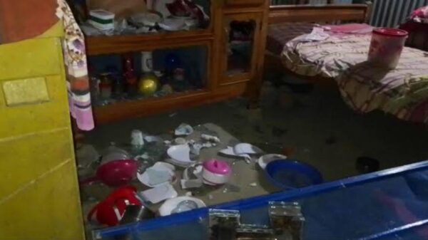 কলেজ ছাত্রী পালিয়ে যাওয়ায় ছেলের বাড়ি ভাঙচুরের অভিযোগ