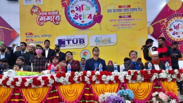 ঘুড়ি ও ফানুস উৎসব দেখতে লাখো মানুষের ঢল
