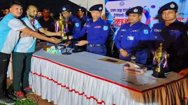 ঢাকা রেঞ্জের আন্তঃজেলা ব্যাডমিন্টন চ্যাম্পিয়ন ফরিদপুর পুলিশ