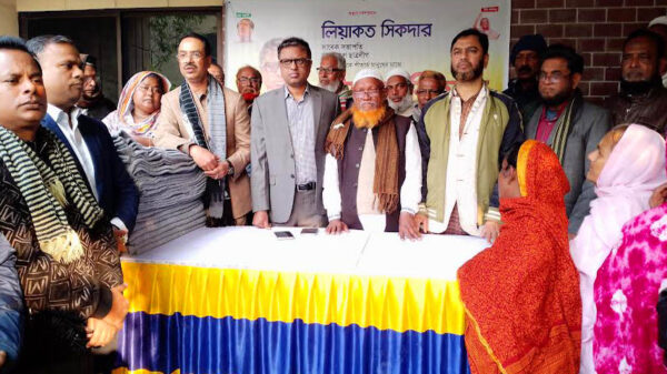 বাংলাদেশ ছাত্রলীগের সাবেক সভাপতি লিয়াকত শিকদারের কম্বল বিতরন
