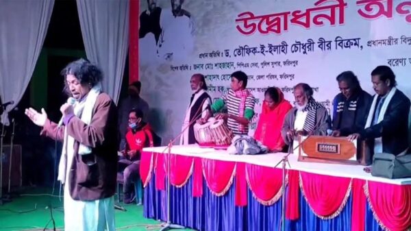 জসীম মঞ্চে আবুল খায়ের বাউলের সংগীত পরিবেশন