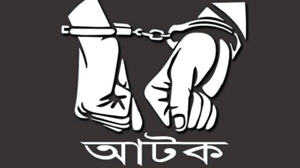 ডিবি পুলিশের বিশেষ অভিযান গাঁজা-ইয়াবাসহ আটক ৫