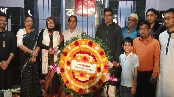 আন্তর্জাতিক মাতৃভাষা দিবসে মধুখালীর শহীদ বেদীতে হাজার মানুষের ঢল