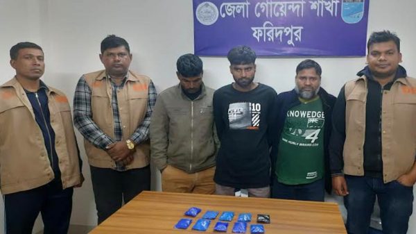 দুই হাজার পিচ ইয়াবাসহ তিন কারবারি গ্রেফতার