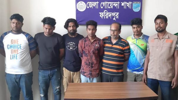 ফরিদপুরের আঞ্চলিক পাসপোর্ট অফিস থেকে ৬ দালাল আটক