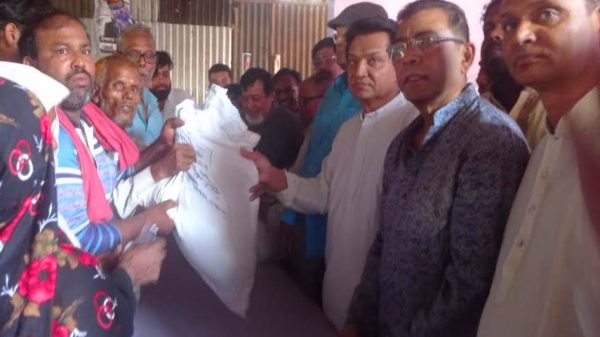 টানা পাঁচ দিনের মতো চলছে প্রধানমন্ত্রীর ঈদ উপহার বিতরণ