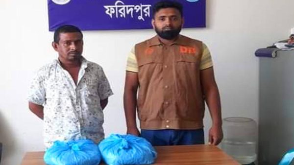 কলাবাগান থেকে অর্ধলক্ষাধীক টাকার গাঁজাসহ যুবক আটক