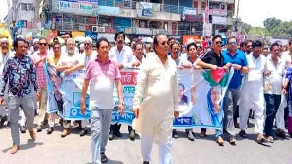 ফরিদপুরে আওয়ামী লীগের শান্তি শোভাযাত্রা অনুষ্ঠিত
