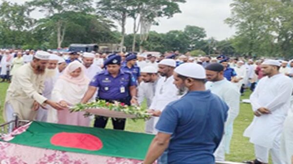 চরভদ্রাসনে বীর মুক্তিযোদ্ধা সামসুল আলমের রাষ্টীয় মর্যাদায় দাফন সম্পর্ন