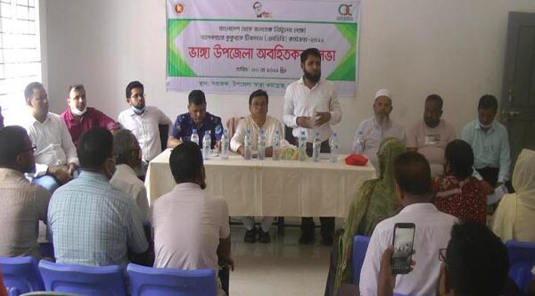 ভাঙ্গায় কুকুরকে টিকাদান