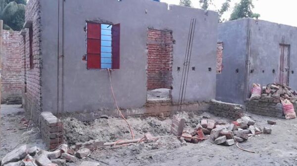 সালথায় কাজ শেষ হওয়ার আগেই ভেঙ্গে পড়ল আশ্রয়ণ প্রকল্প