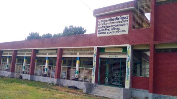 মানবেতর জীবন যাপন করছেন ফরিদপুরের ৪ শিক্ষক