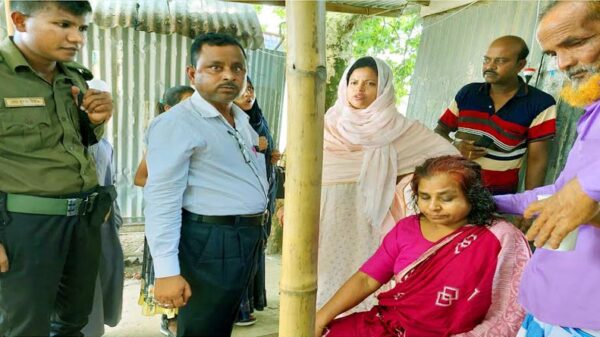 অচেতন অবস্থায় পথচারীকে উদ্ধার করলেন চরভদ্রাসনের ইউএনও