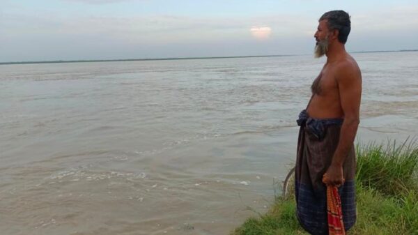ফরিদপুরে আতঙ্ক উৎকণ্ঠায় পদ্মা পাড়ের মানুষ
