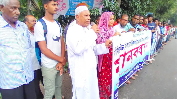 মধুখালীতে বিদ্যালয়ে চাকরীর দাবীতে মানবন্ধন