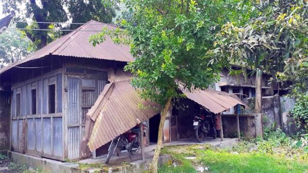 সদরপুর সাবপোষ্ট অফিসের বেহাল দশা