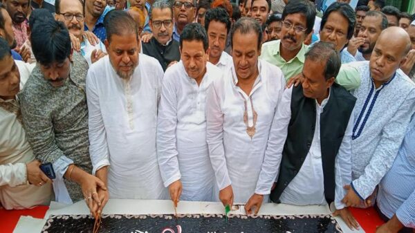 ফরিদপুরে হাজারো মানুষের ধ্বনিত স্লোগানে আ.লীগের প্রতিষ্ঠাবার্ষিকী পালন