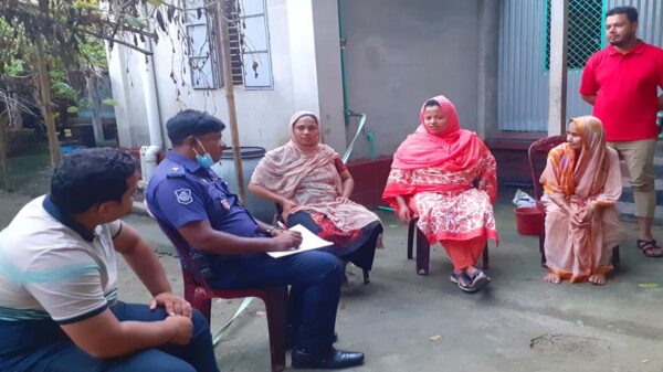 পানি খাওয়ার অজুহাতে গৃহবধুর স্বর্ণালংঙ্কার লুট