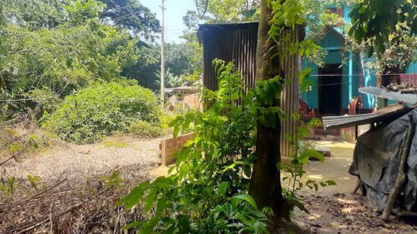 সদরপুরে বসতবাড়িসহ জমি দখলের পায়তারা