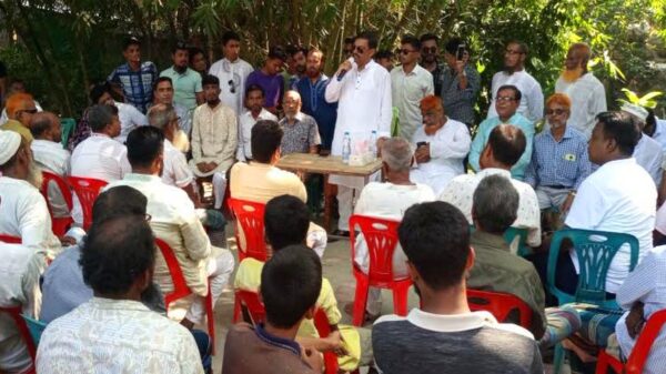 সালথা'য় নৌকার প্রার্থী লাবু চৌধুরীর পথসভা