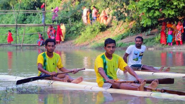 মধুখালীতে কলাগাছের ভেলা বাইচ অনুষ্ঠিত