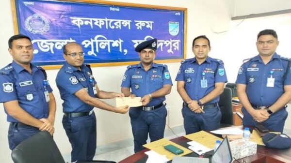 জেলার শ্রেষ্ঠ ওসি আব্দুল ওহাব ও এসআই মামুন ইসলাম