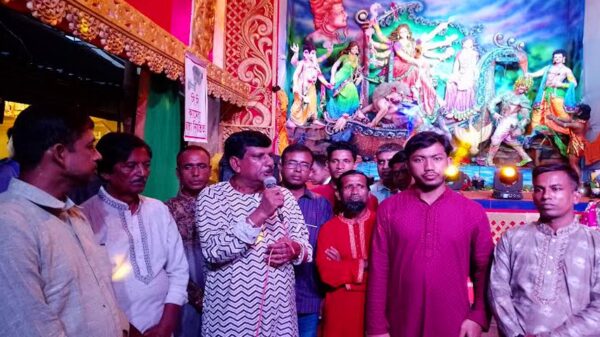 বোয়ালমারীর বিভিন্ন পূজামণ্ডপ পরিদর্শনে হোমিওপ্যাথি বোর্ডের চেয়ারম্যান