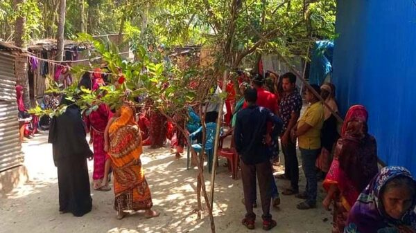 সালথায় গাছ থেকে ঝুলন্ত লাশ উদ্ধার