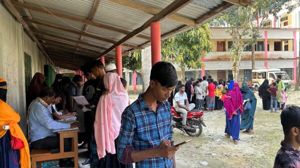 সালথায় স্কুল বন্ধ রেখে শ্রেণী কক্ষে চলছে ইউপি সেবা