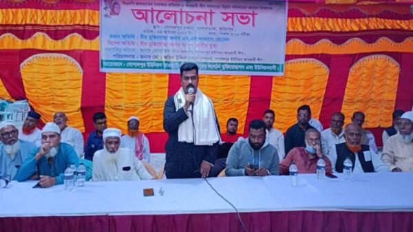 বিএনপি-জামায়াতের নৈরাজ্যের প্রতিবাদে আলফাডাঙ্গায় বিক্ষোভ