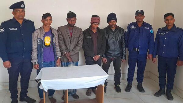পৃথক ঘটনায় ছিনতাই হওয়া দুই ইজিবাইকসহ গ্রেফতার ৫