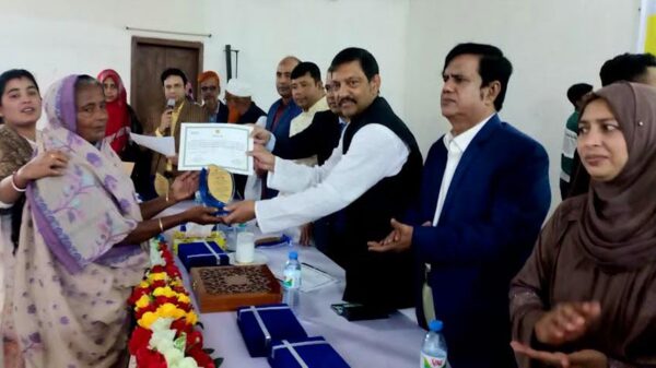 সালথায় বেগম রোকেয়া দিবসে জয়িতাদের সম্মাননা প্রদান