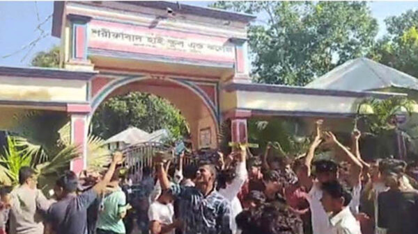 প্রধান শিক্ষকের বিরুদ্ধে শিক্ষার্থীকে শ্লীলতাহানির অভিযোগ