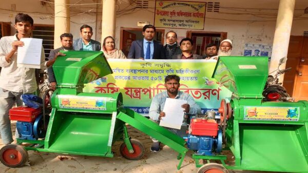 সদরপুরে কৃষি যন্ত্রপাতি বিতরণ