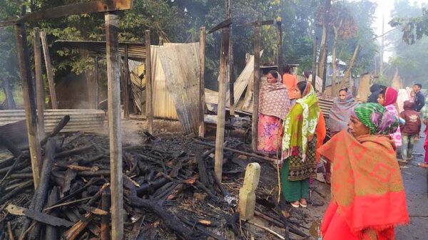 ভাঙ্গায় অগ্নিকান্ডে হতদরিদ্র পরিবারের সর্বস্ব পুড়ে ছাই