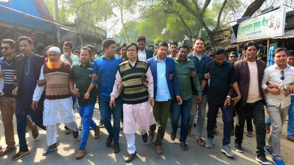 জামাত-বিএনপির নৈরাজ্যর প্রতিবাদে সালথায় আ'লীগের বিক্ষোভ মিছিল
