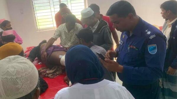 মামলার হাজিরা দিয়ে ফেরার পথে দুবৃর্ত্তদের হামলায় বোয়ালমারীর ৩ জন আহত