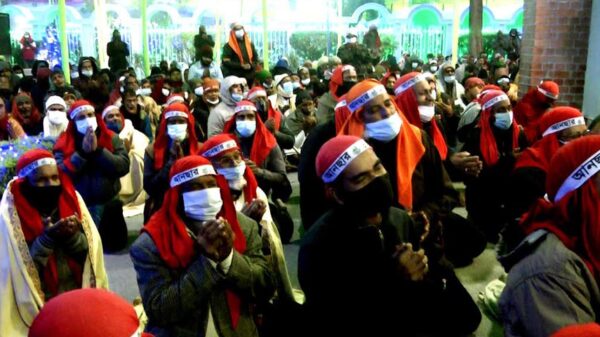 আখেরী মোনাজাতের মধ্য দিয়ে পালিত হলো চন্দ্রপাড়ার বার্ষিক ওরশ