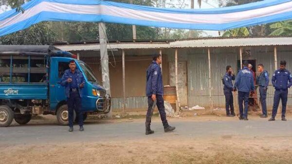 সালথায় গ্রাম্য দলাদলি নিয়ে দুই পক্ষের সংঘর্ষে আহত ১০