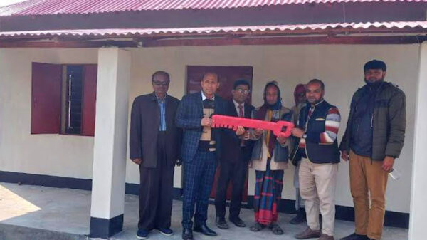 বোয়ালমারীর ১১পরিবারকে প্রধানমন্ত্রীর উপহার হস্থান্তর