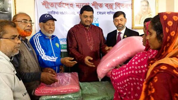ইন্ডেন্টিং এজেন্টস এসোসিয়েশনের পক্ষে শীতার্তদের মাঝে কম্বল বিতরন