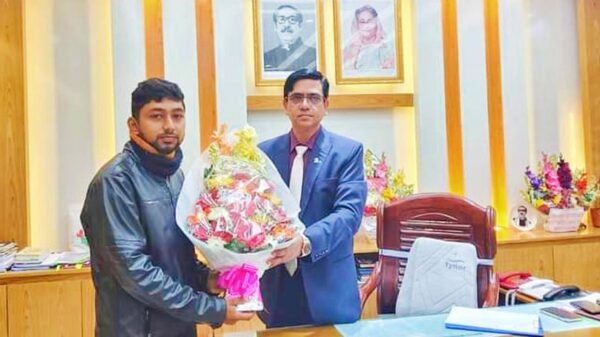 রাজমিস্ত্রি সালমান মৃধার পড়ালেখার দায়িত্ব নিলেন ফরিদপুরের জেলা প্রশাসক